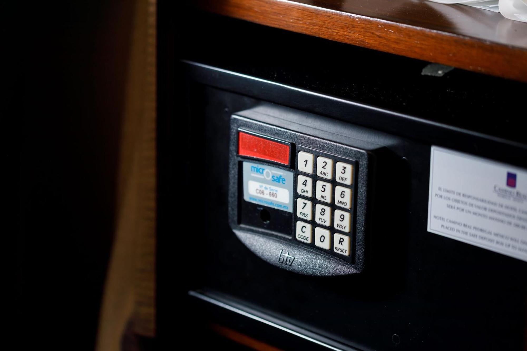 墨西哥佩德雷加尔卡米奥真实酒店 墨西哥城 外观 照片 A safe with a keypad