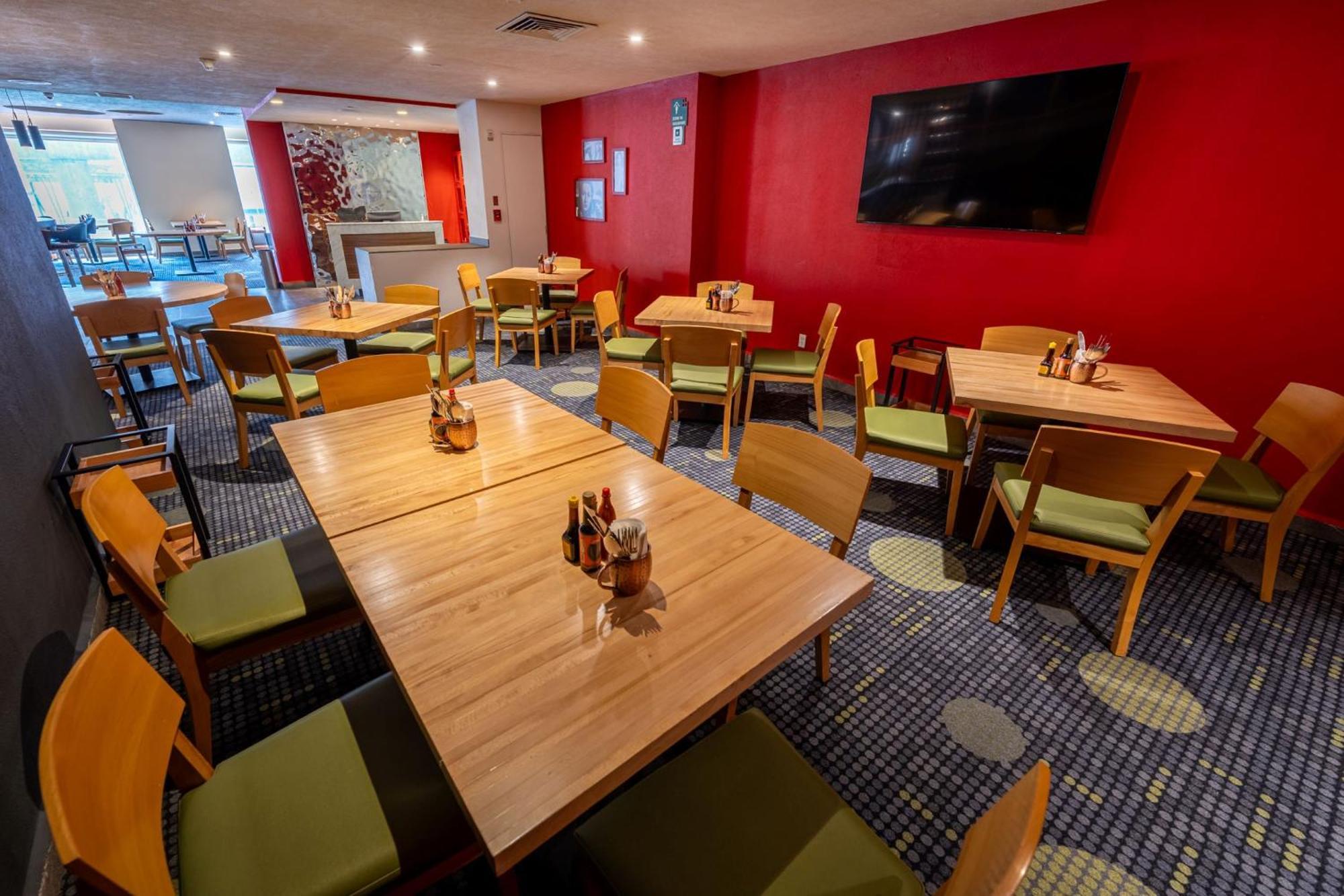 墨西哥佩德雷加尔卡米奥真实酒店 墨西哥城 外观 照片 The interior of a typical Premier Inn dining room
